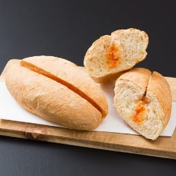 ふくやの明太子をたっぷり使った、焼きたての工場限定「明太フランス」